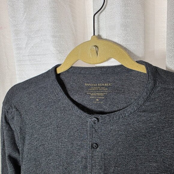 Banana Republic Men's Gray Henley size Medium - Picture 4 of 8
